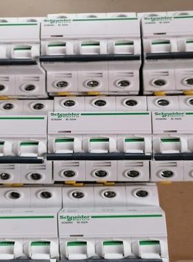 断路器 ic60N  3P B32A 共8只，15