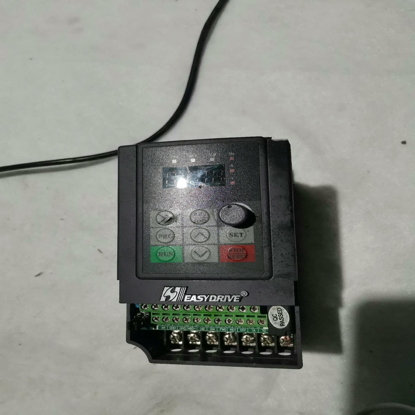 易驱:1个  MINI-S-2S0007M 220v 0 .