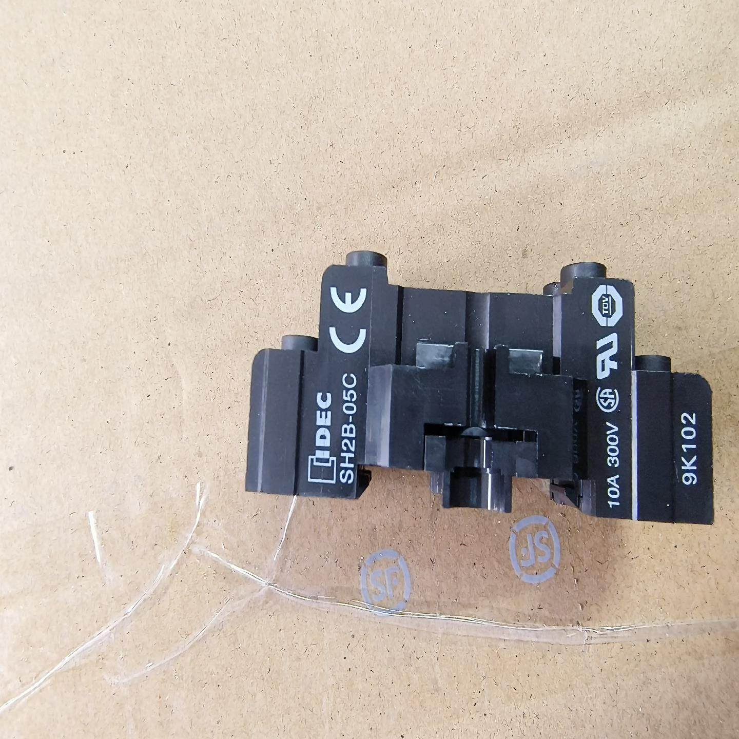 和泉IDEC继电器底座