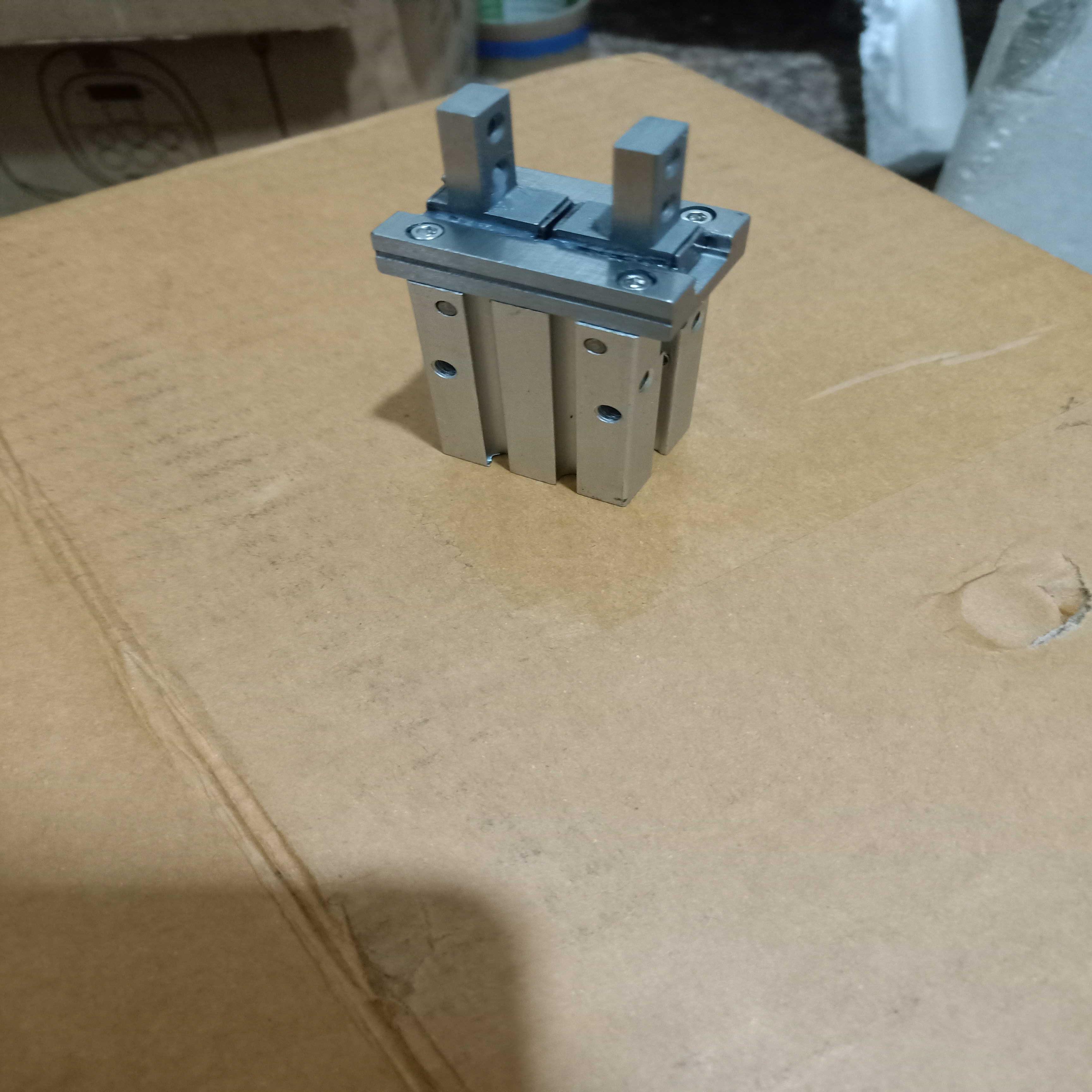 新品件手指气缸FHZ16，MHZ2-16D，销售议价