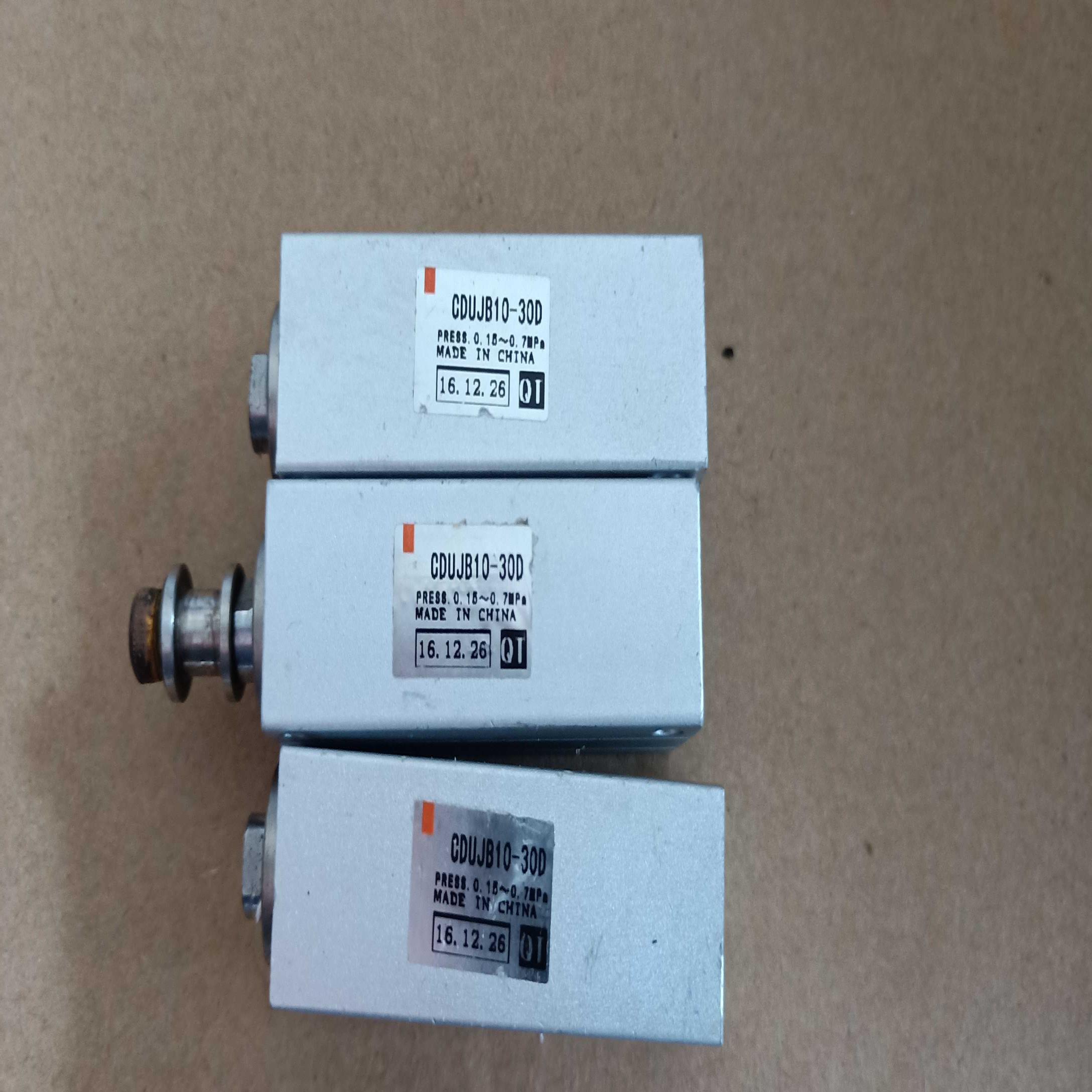 自由安装气缸UJB10-30D议价