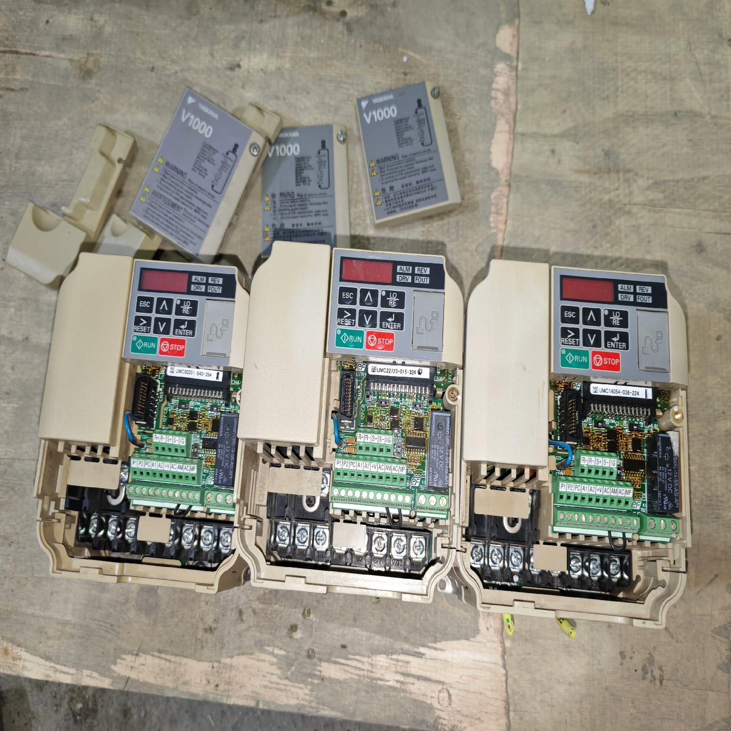 安川变频器VB4A0007BBA成色嘎嘎漂亮