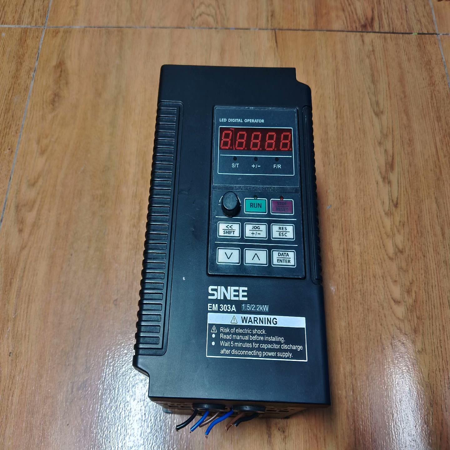 正弦变频器EM303A-1R5G/2R2P-3AB,功率1.