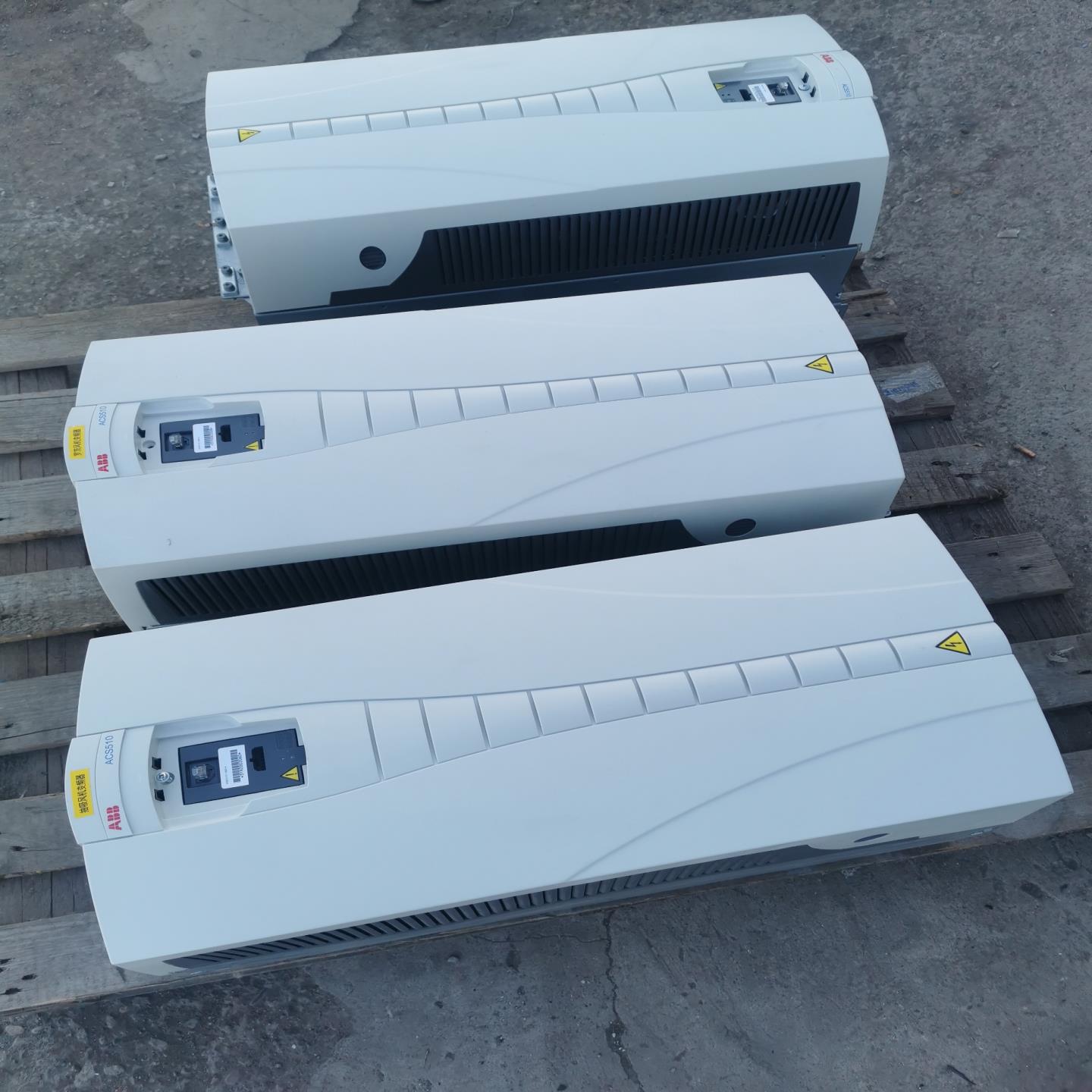 变频器acs510-01-180A-4  90KW