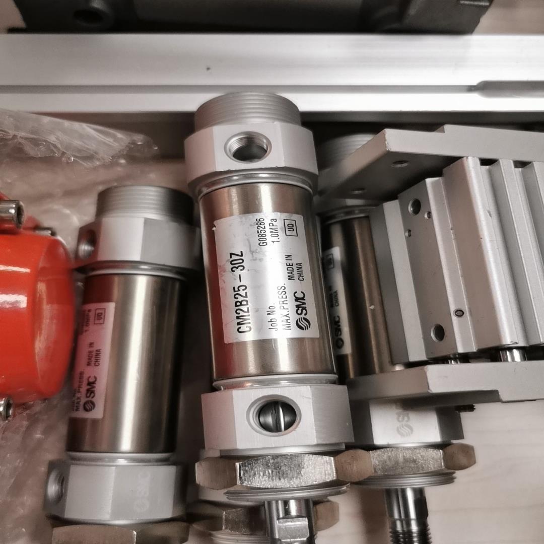 正品气缸CM2B25-30Z