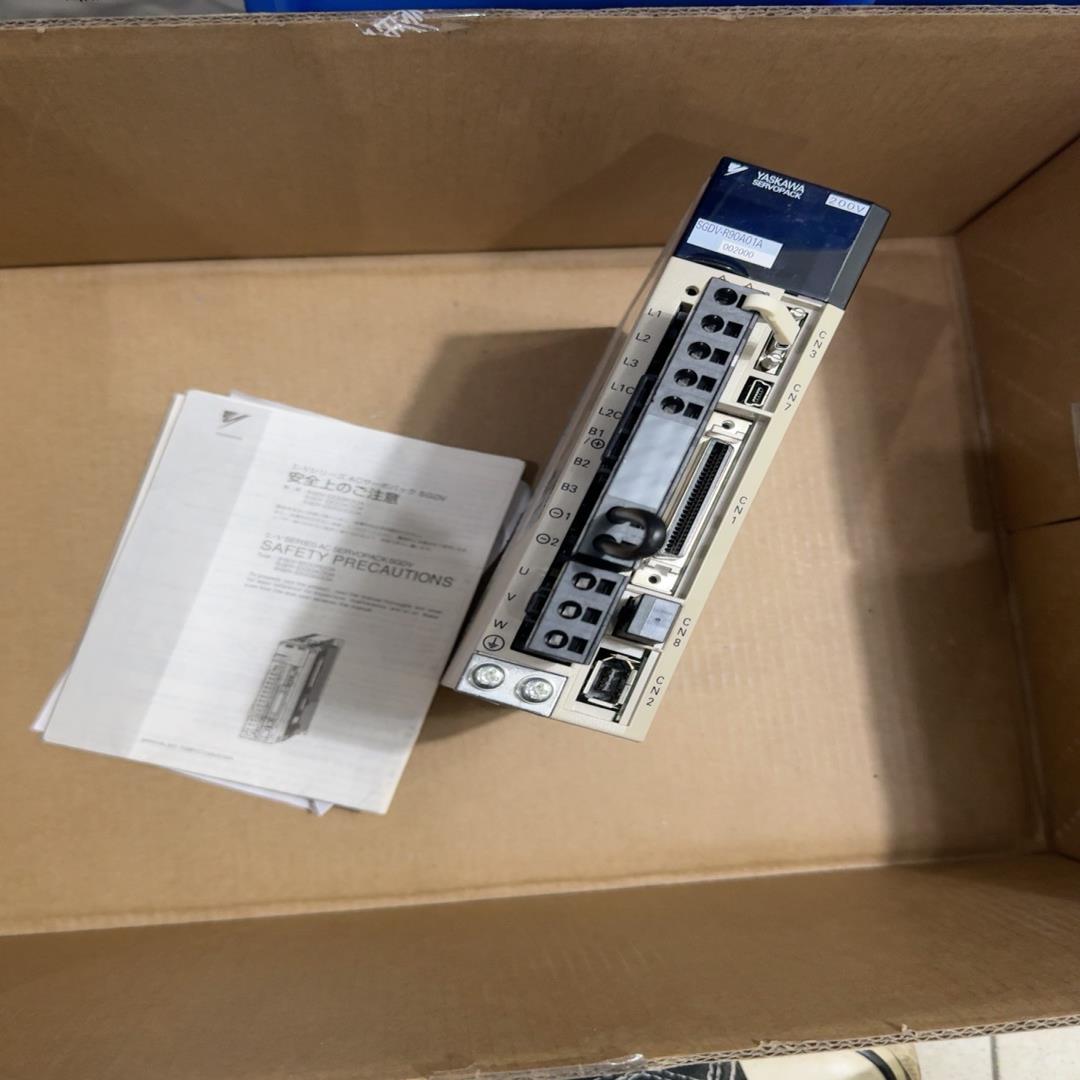 YASKAWA驱动器SGDV- R90A01A共1个 300