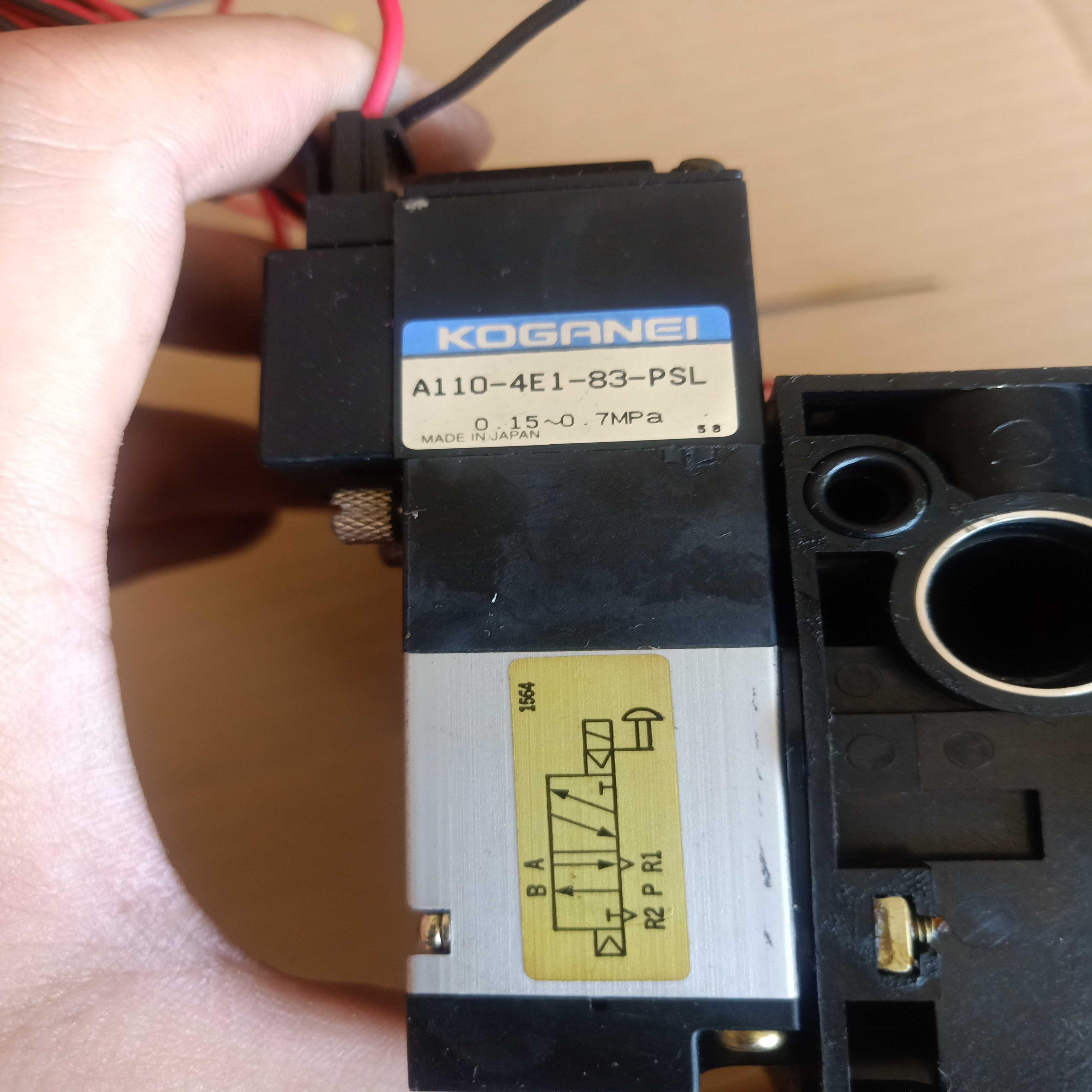 小金井KOGANEI两位五通电磁阀A110-4E1-82-PSL，DC24V议价