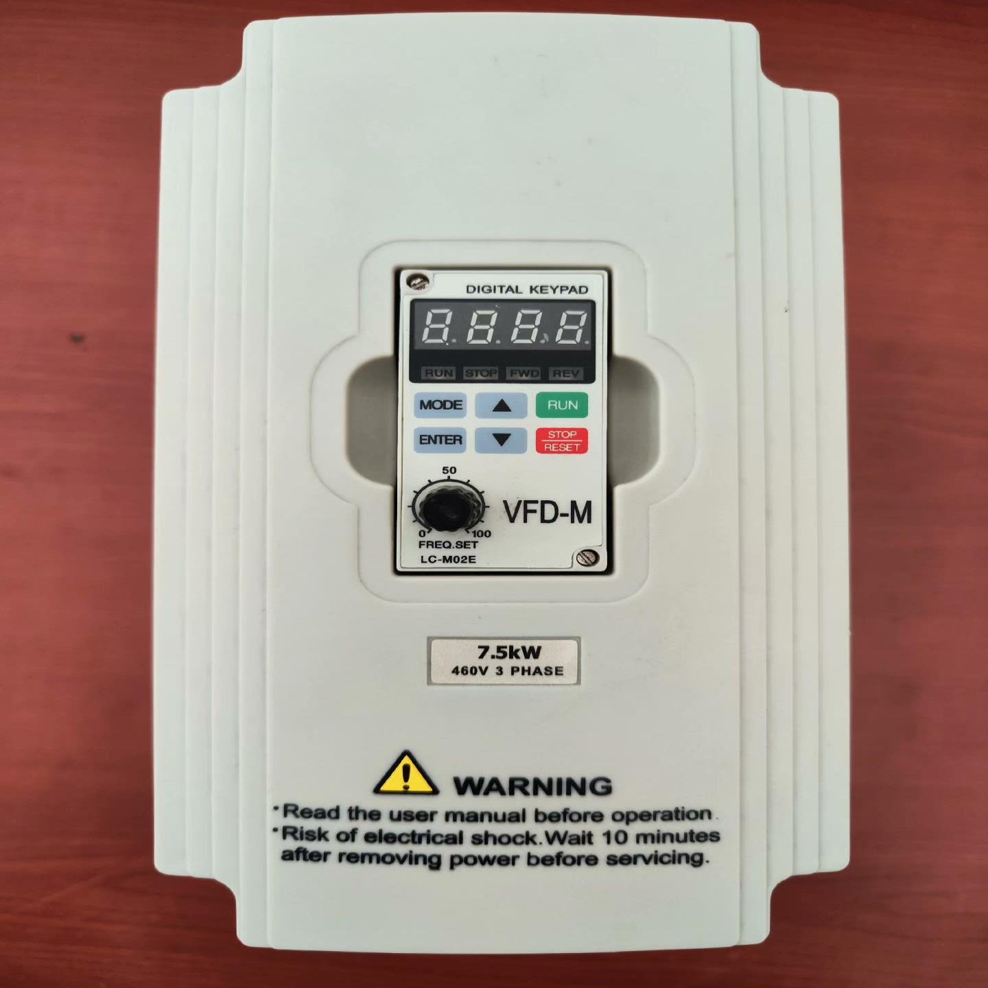 装柜充新M系列变频器7.5KW，380三相输入，VFD075
