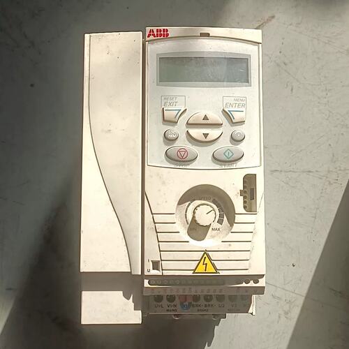 议价变频器ACS150-01E-07A5-2 实物图拍摄可维修