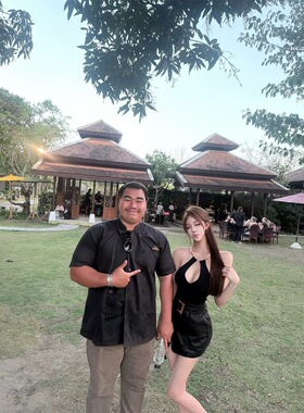 Kikimg【曲线张力】不费心姐系套装 高级感金属环扣挂脖短裙套装