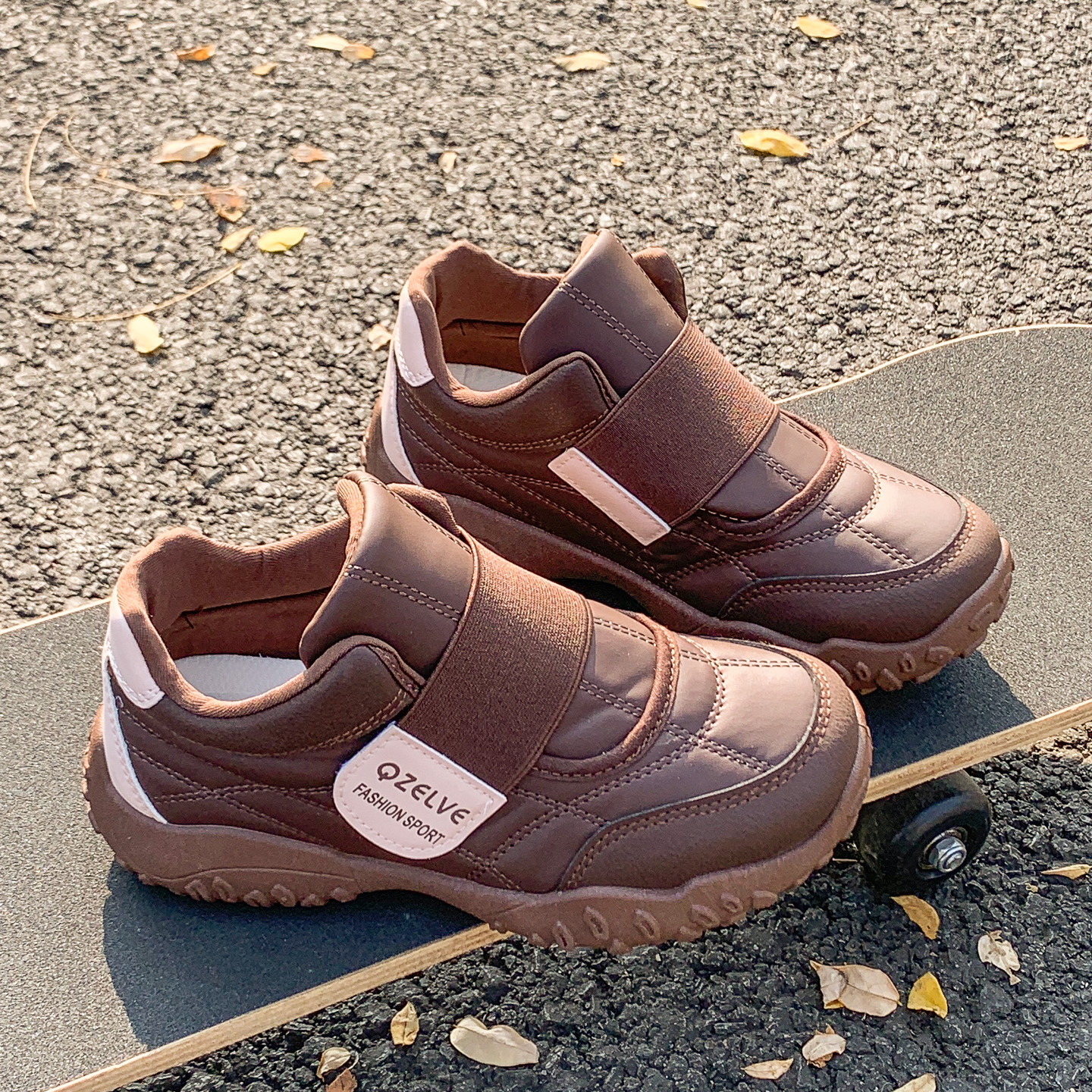 懒人魔术贴软底运动休闲鞋