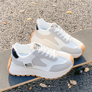 2026年超火的运动鞋女款春季厚底初中生轻便防滑绝美不累脚老爹鞋