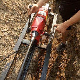 马路下打眼穿管机架 自来水打穿越水钻顶管机 穿路地下管道钻孔机