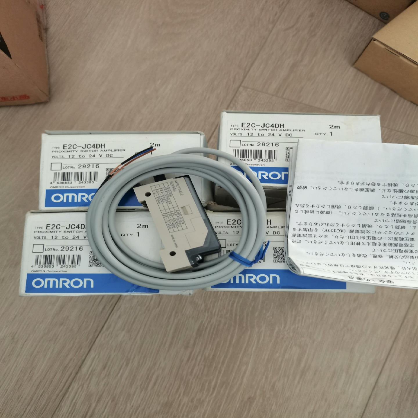 全新原装光纤放大器传感器E2C一JC40H有5个400