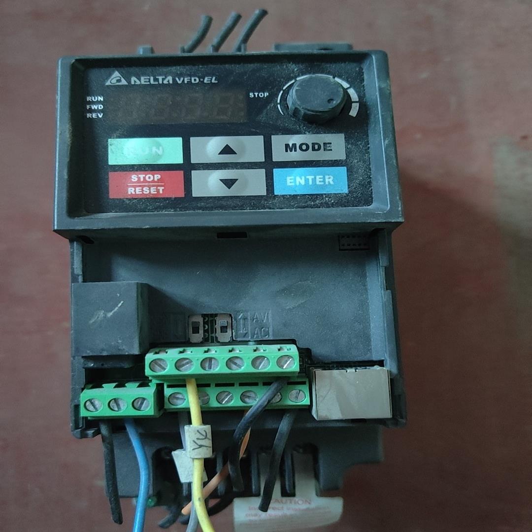 [德峰]M0DEL:VFD007EL43A0.75kw成色漂亮，测试