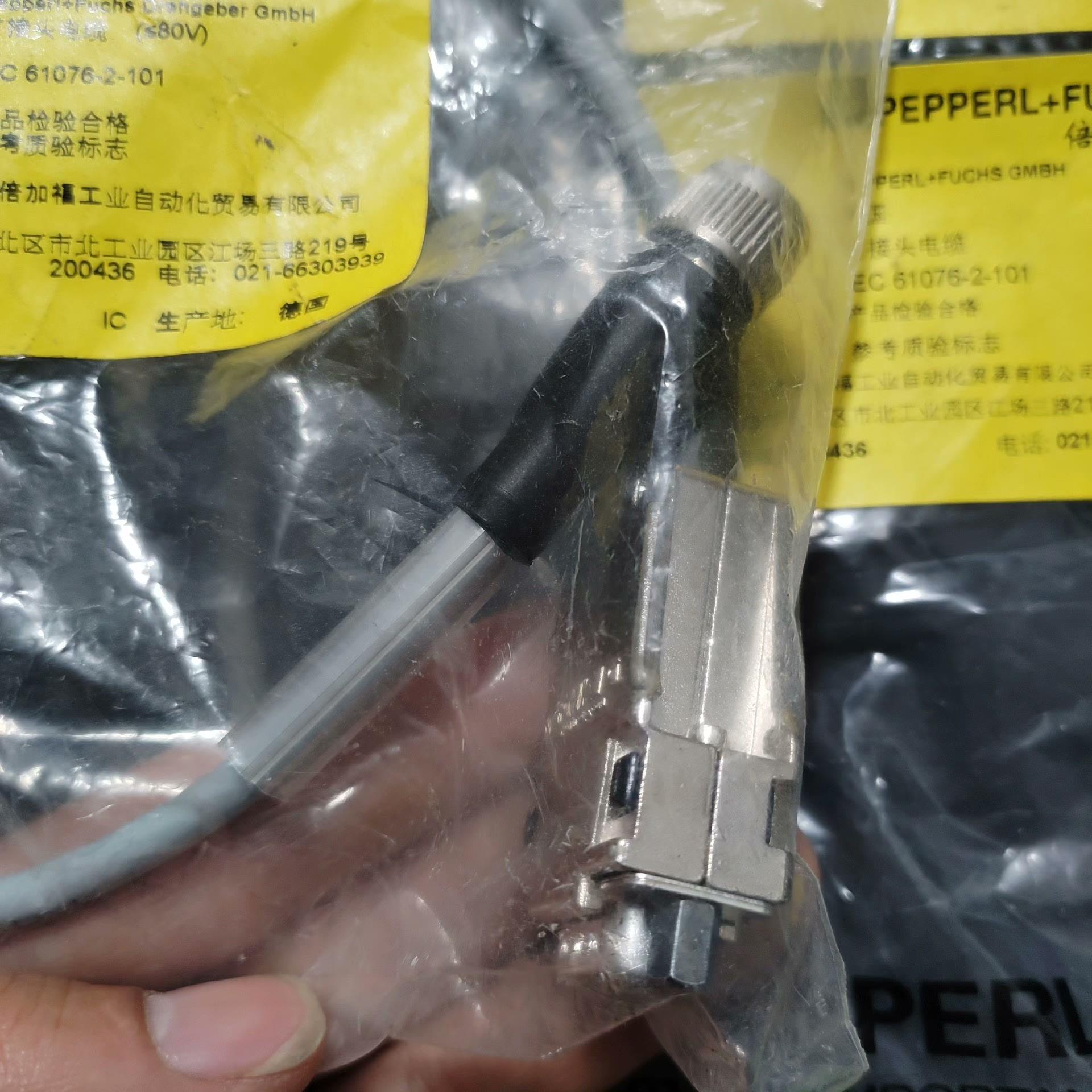 V15-G-0,5M-PUR-ABG-SUBD9，20076