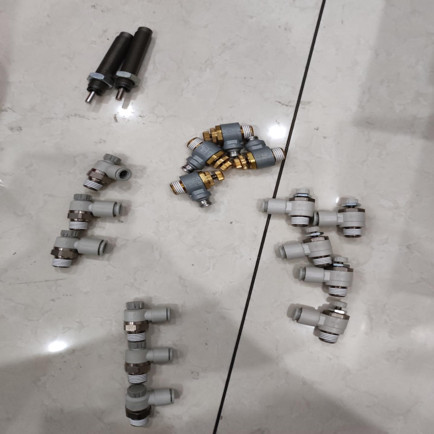 液压缓冲器RB1412，原装9新，2件