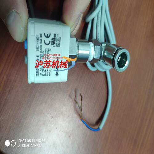 原装数显压力表开关ZSE80-C01-N-M现货