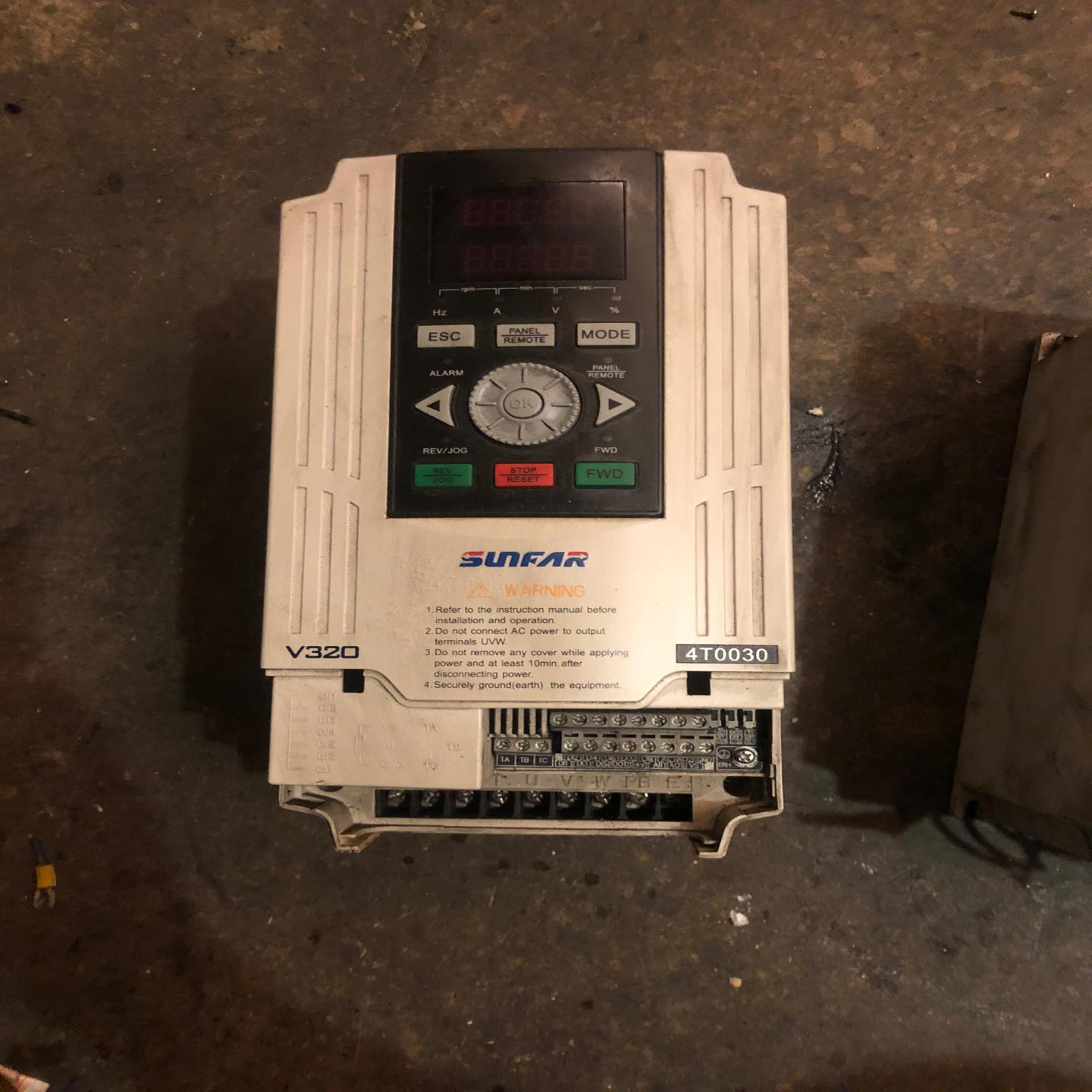 （设备配件）四方变频器V320-4T0030.380V  3kW 功能正