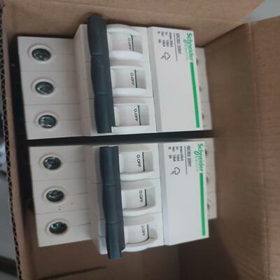 ISCB2 20N1 3P系列浪涌后备保护装置。订货号