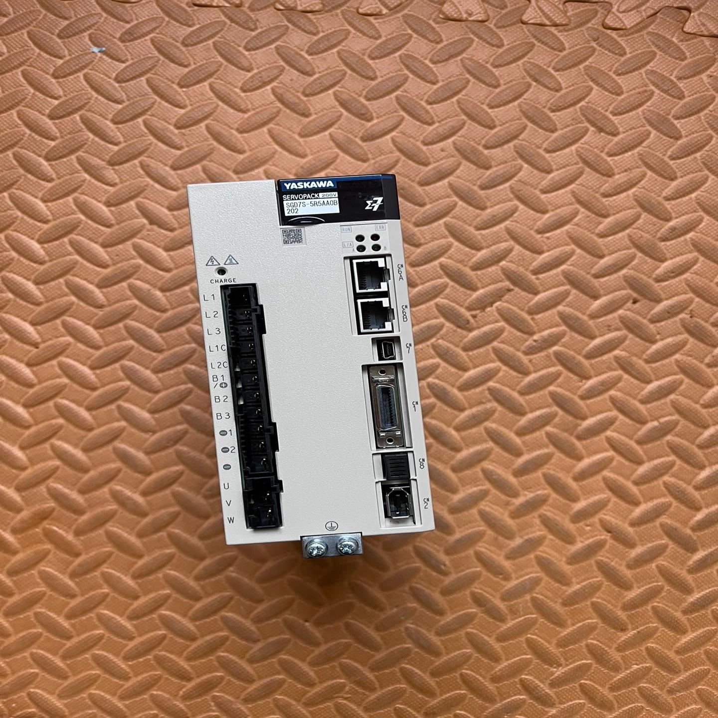 安川伺服 安川750W驱动，SGD7S-5R5AA0B功能