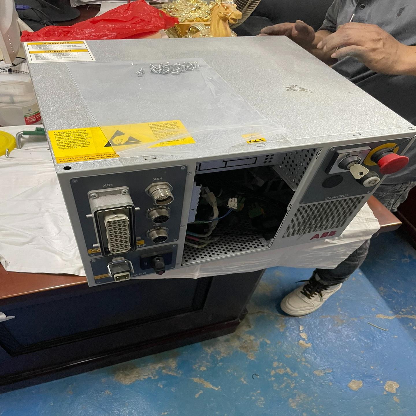 控制箱IRC5compact，机器人机械手控制柜