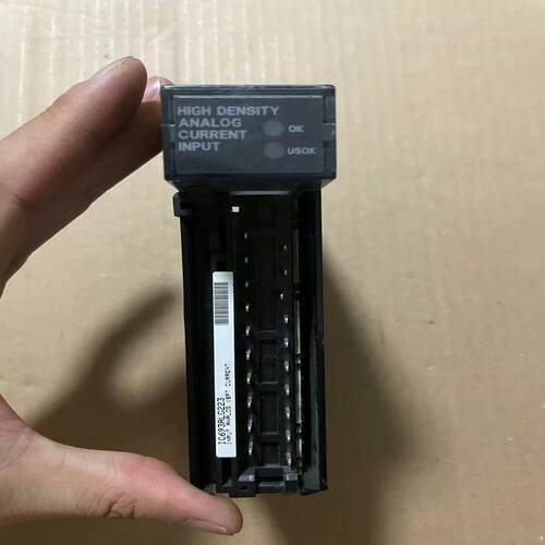 （设备配件）GE IC693ALG223 ，功能包好，一侧卡子破，成色如