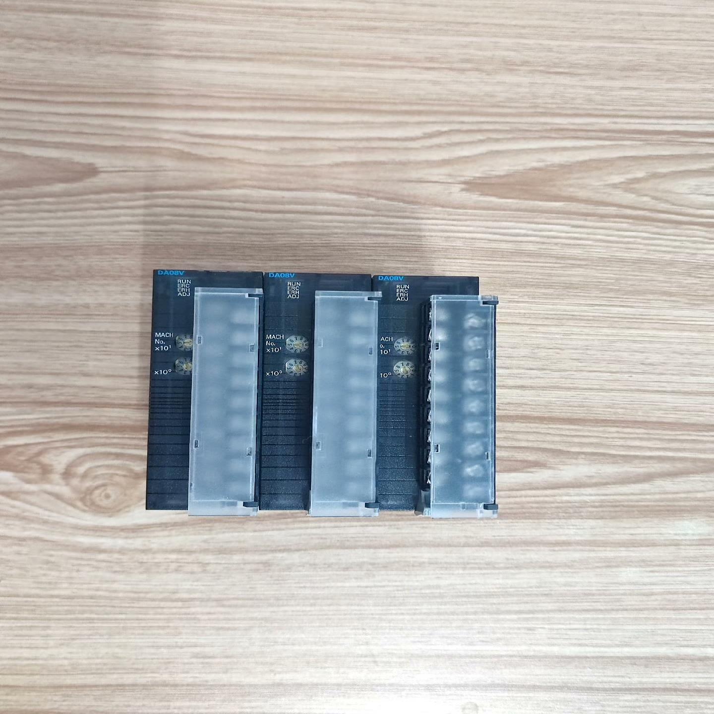 CJ1W-DA08V，3台，450