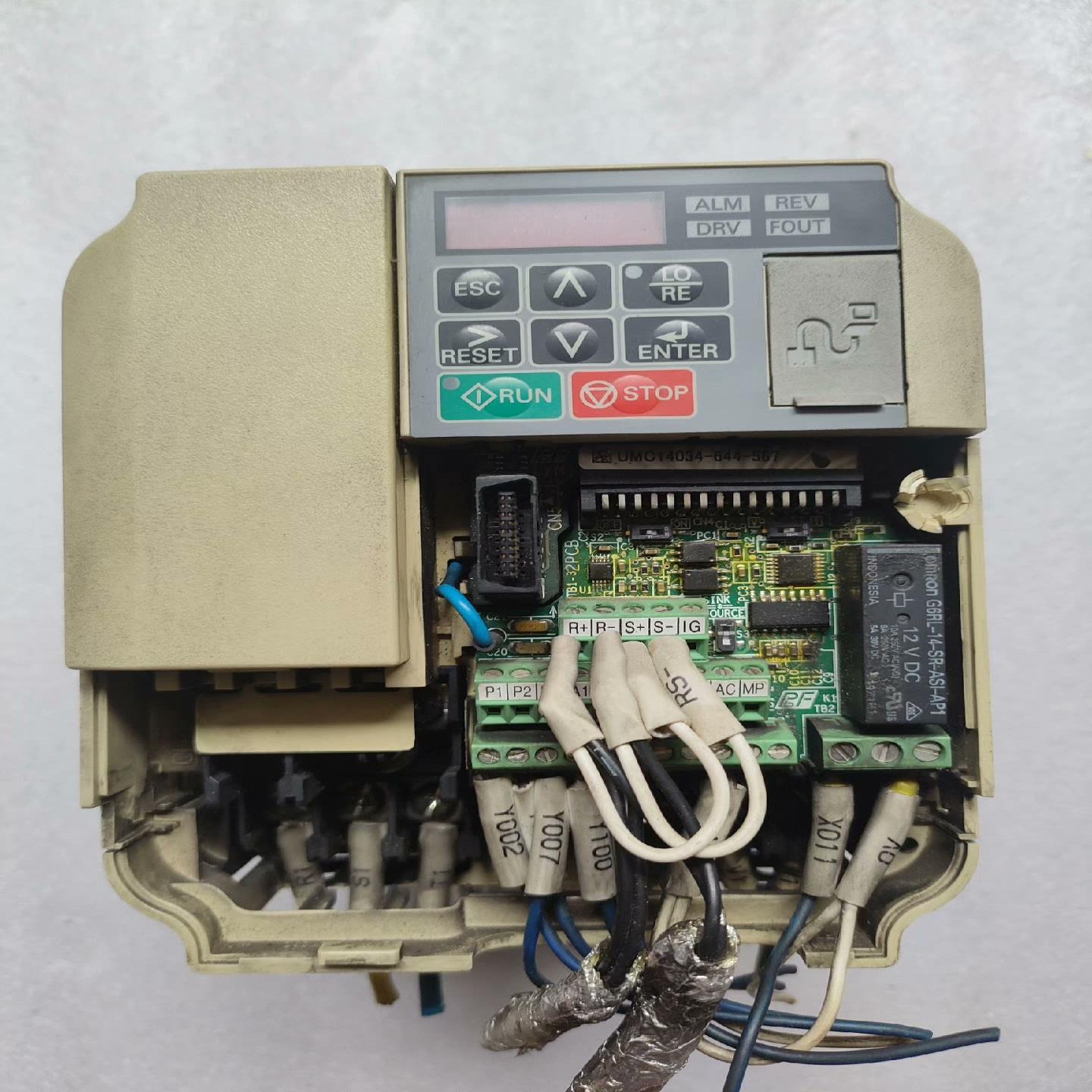 安川变频器CIMR-VB4A0004BBA   1.5KW/