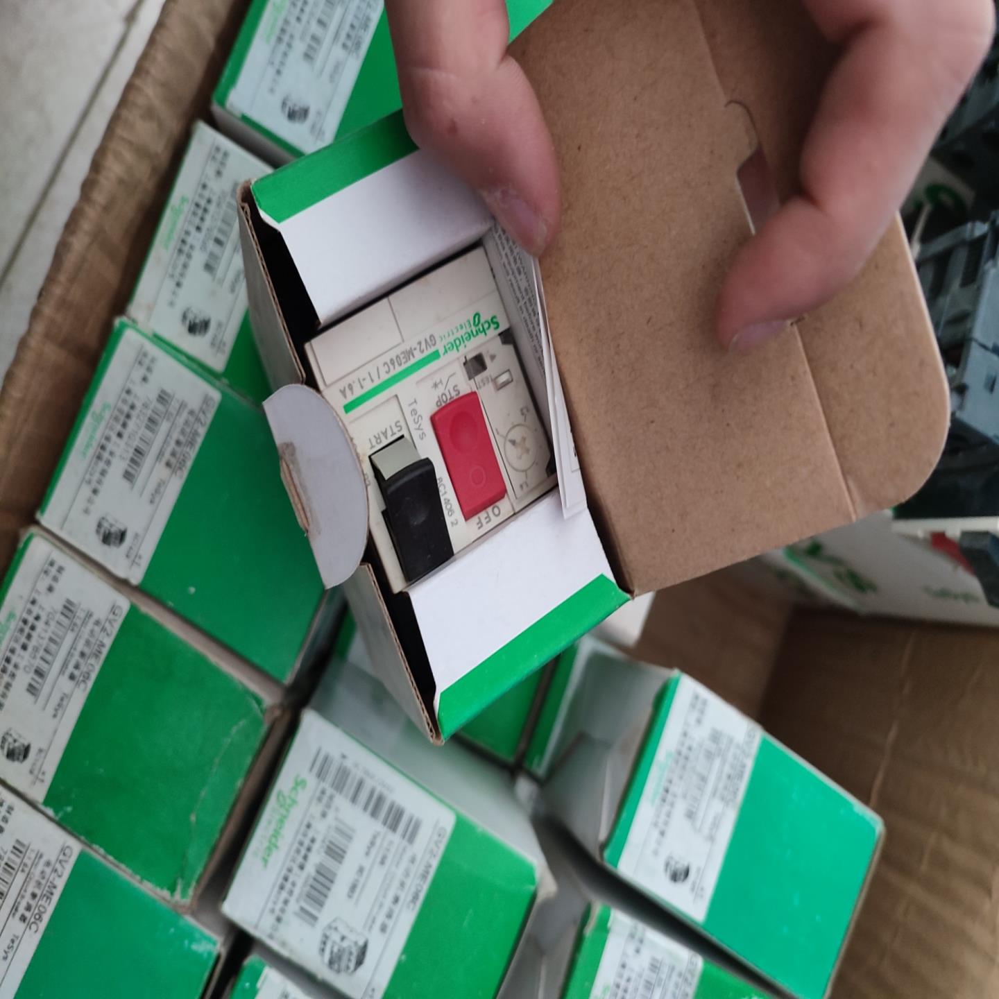 GV2ME06C电动机马达保护器1-1.6A马达电动机