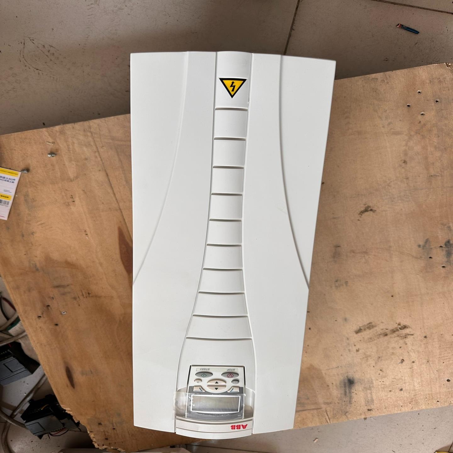 变频器ACS550-01-060A-4 30/22kw