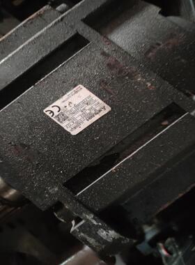 伺服电机HF-SN302J-S100     1台，成色