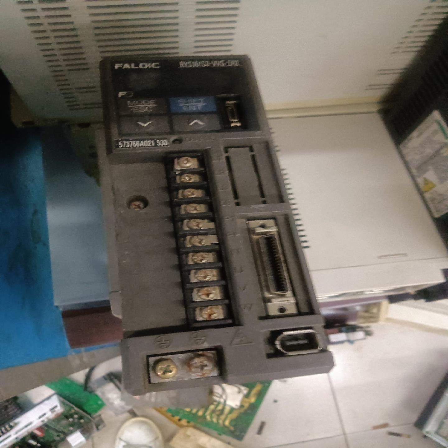 富士100W驱动器RYS101S3-VVS-ZA2，如图