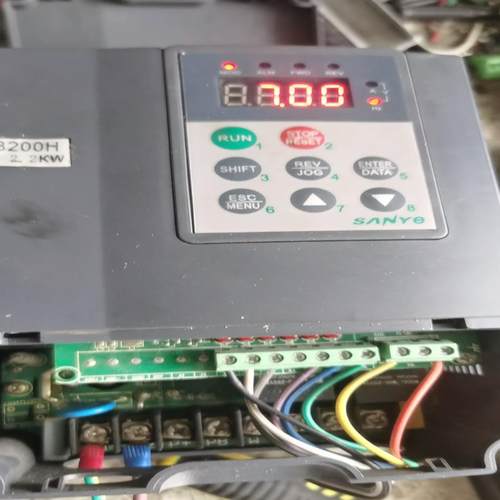 （设备配件）变频器SY8200H-S2R2G2变频器新尔包好