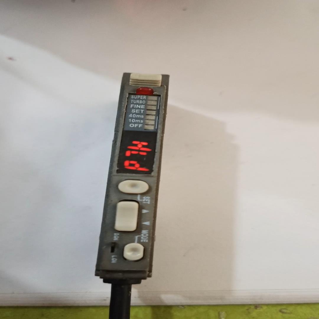 （设备配件）KEYENCE基恩士光纤放大器FS-V11 DC12-24V