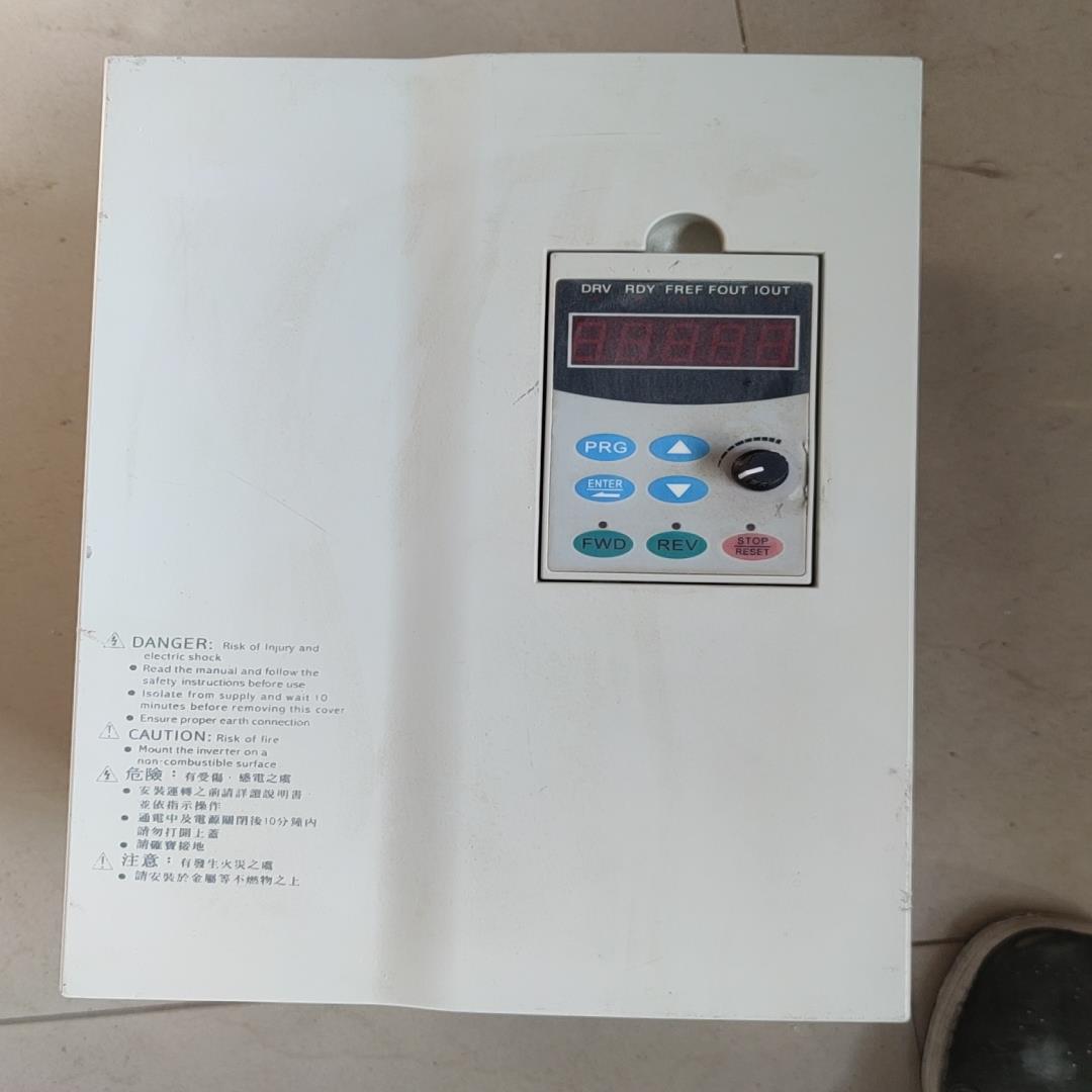 三相11KW变频器，，机器正常，实物实拍外观就这样，看上带走