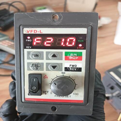 面板VFD-L变频器0LS0002L2IG  0.2KW 变
