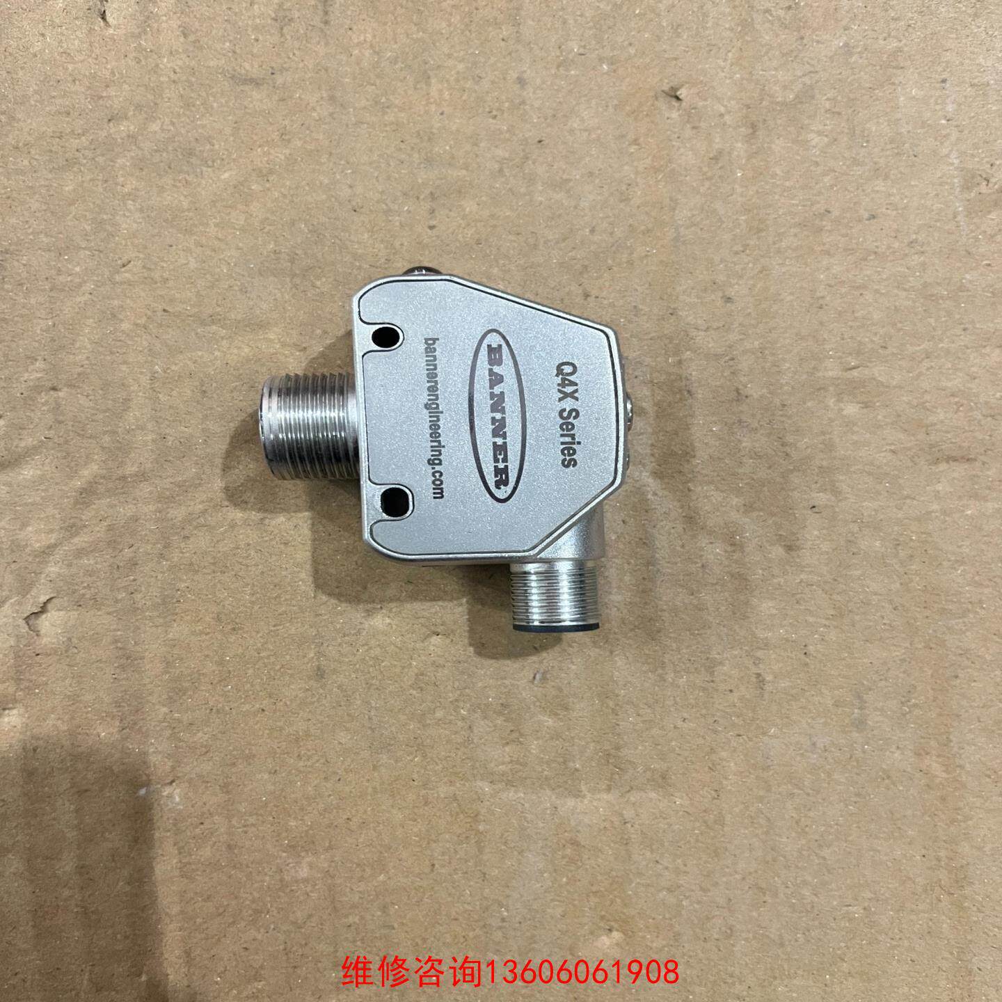 （请询价）Q4XTBLAF300-Q8美国邦纳侧孔机激光探头传感器议价