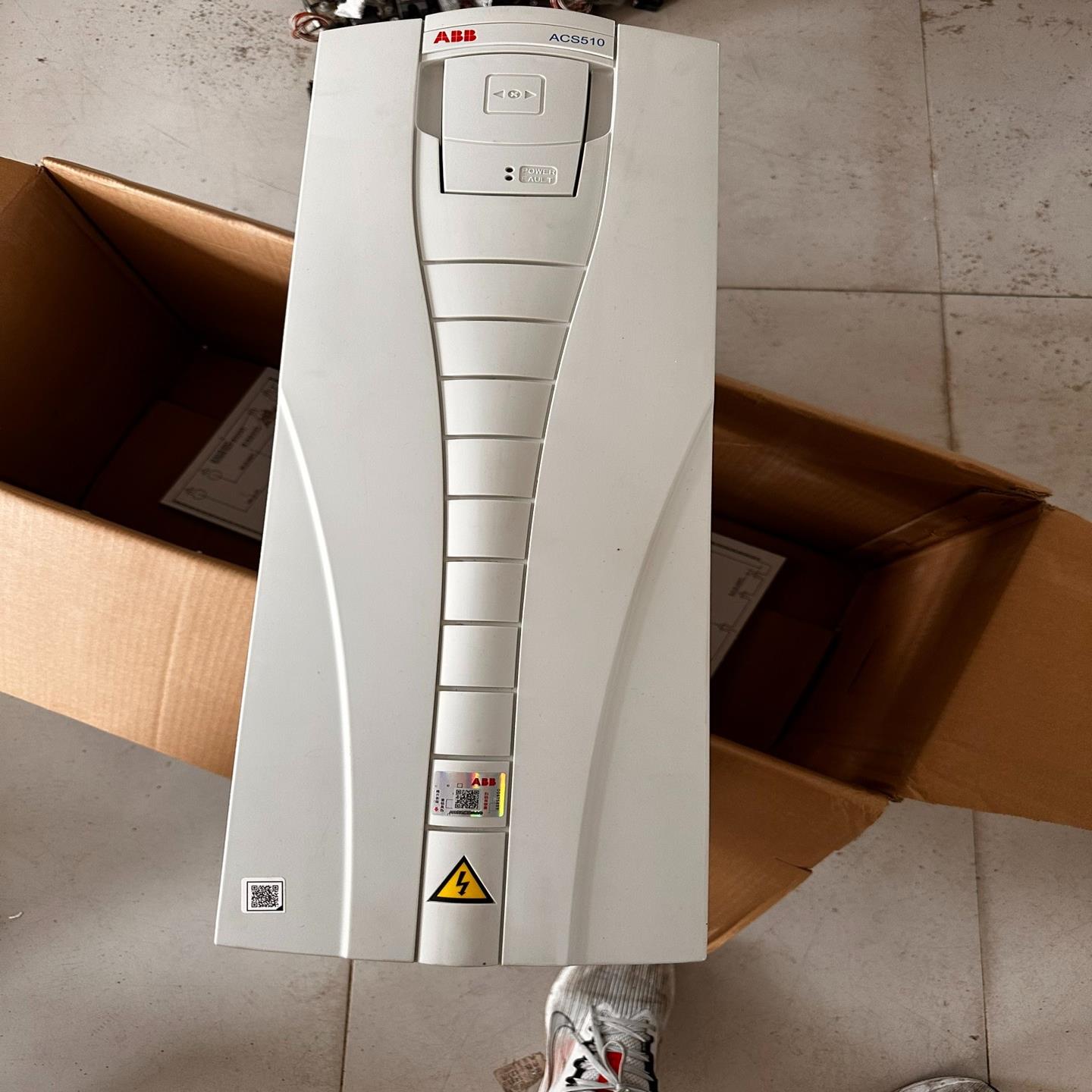 全新变频器ACS510-01-060A-4 30kw