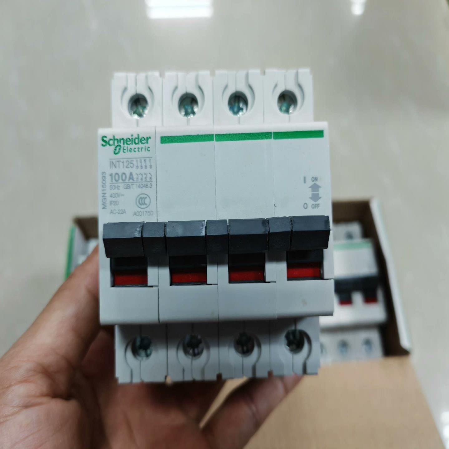 微型隔离开关 INT125 100A 4P  6个
