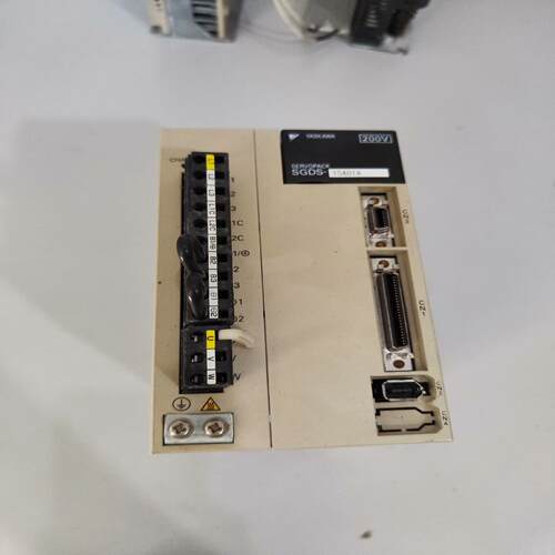 （设备配件）SGDS-安川驱动器15A01A