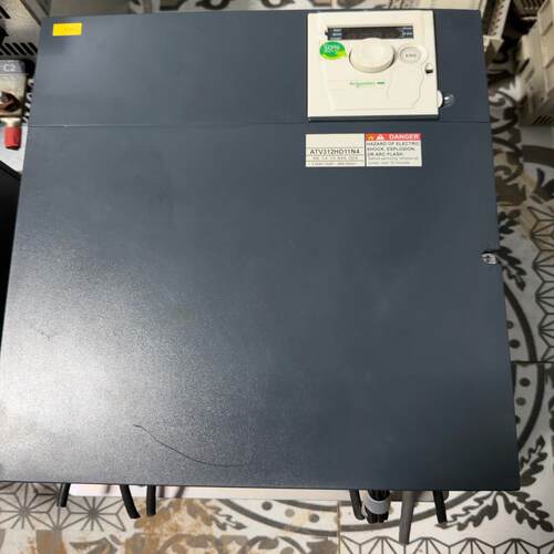 变频器，11 kW，成色非常的棒，