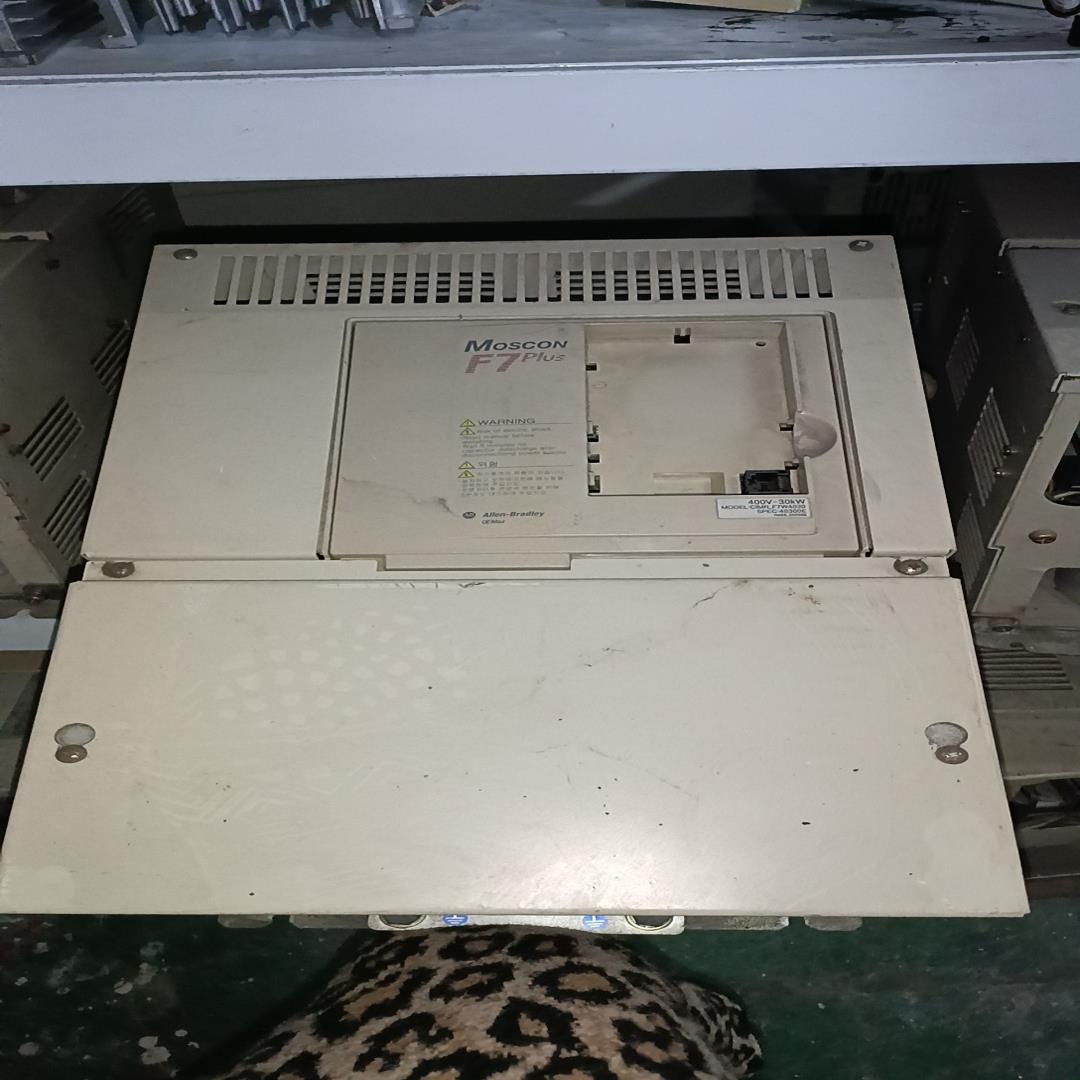 安川F7系列变频器30kw现货CIMR-F7W4030想