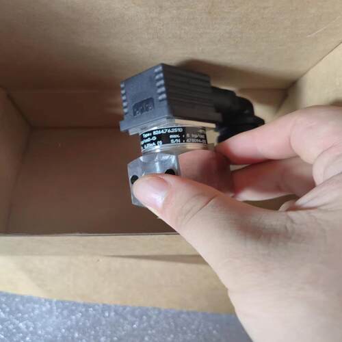 trafag 8264.76.2510 压力传感器 全新原装