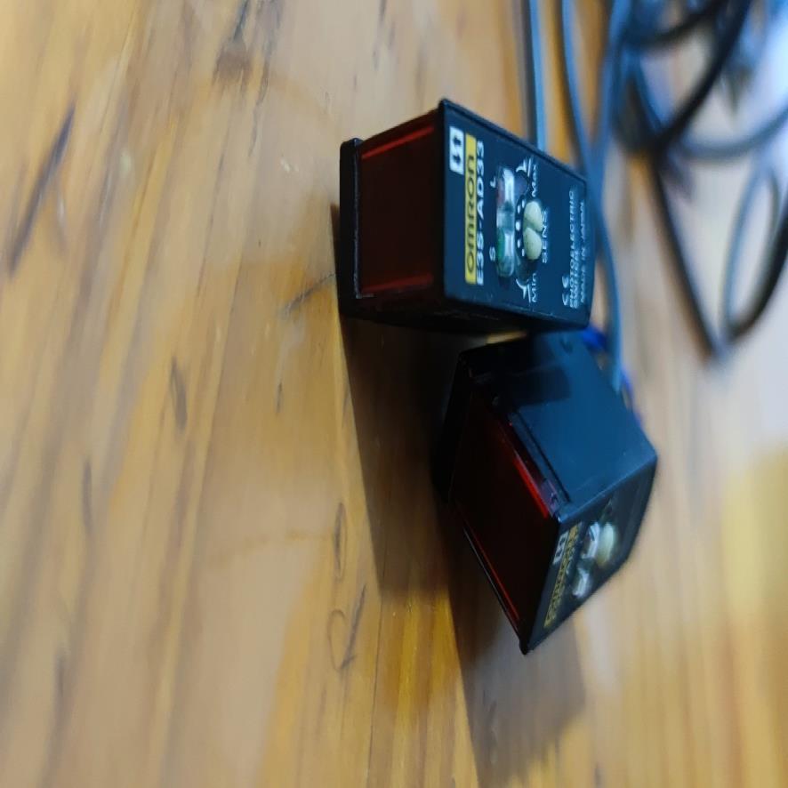 光电传感器E3S-AD33件，八成新，功能完好，只