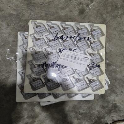 APEM  641H两档4脚 摇臂开关  25个