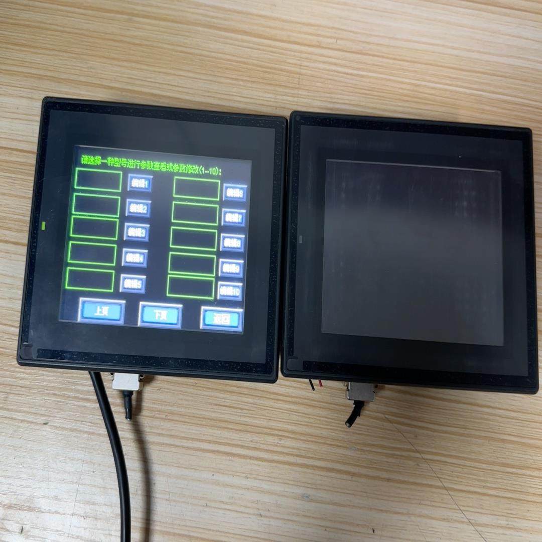 基恩士触摸屏VT3-Q5TA设备，功能正常，图片为实物拍