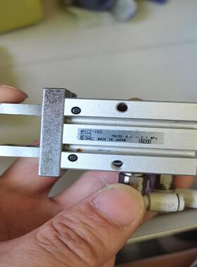 SMC原装正品夹爪气缸，MHZ2-16D，95成新，功能使用