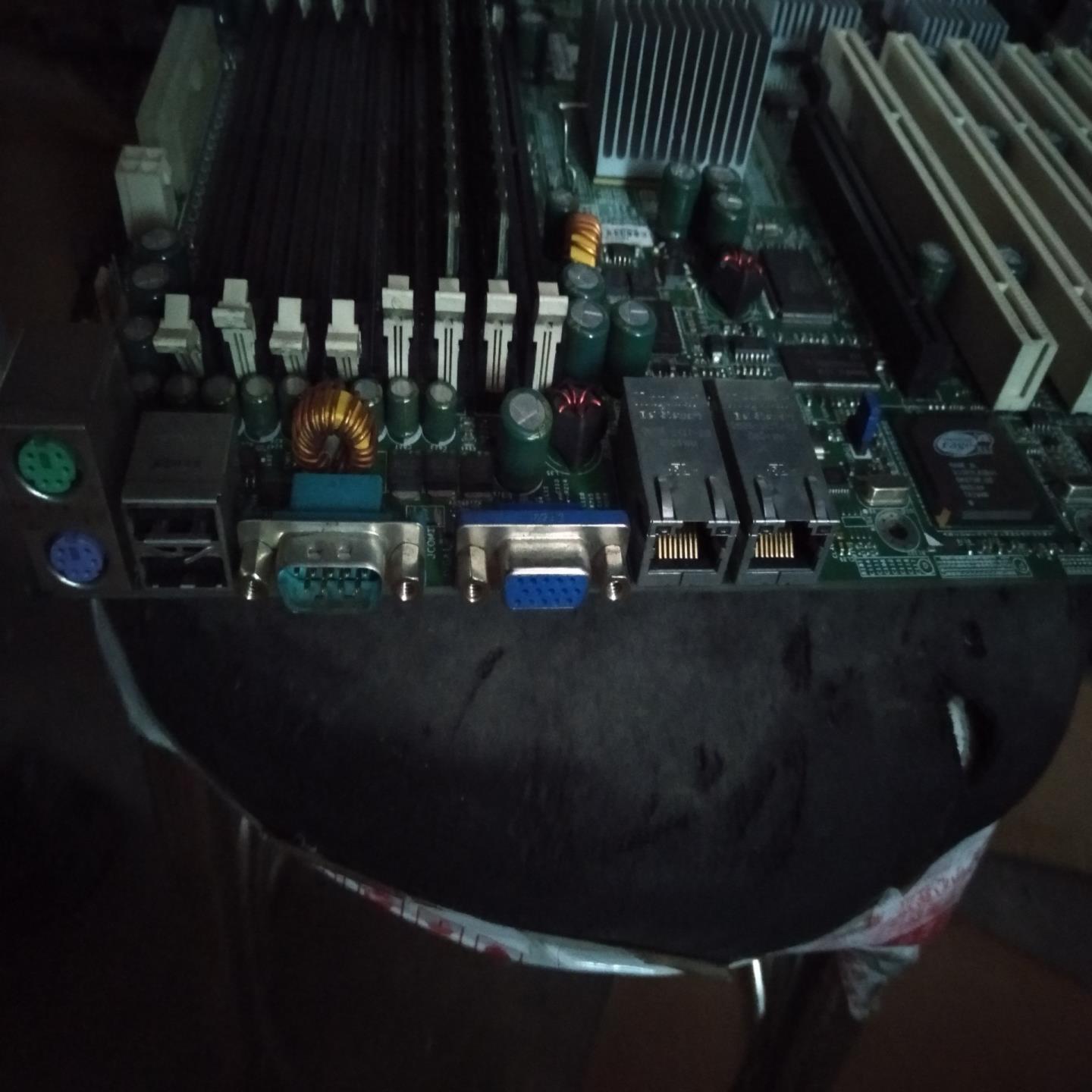 超威双网卡工作站主板。X6DHE-XG2