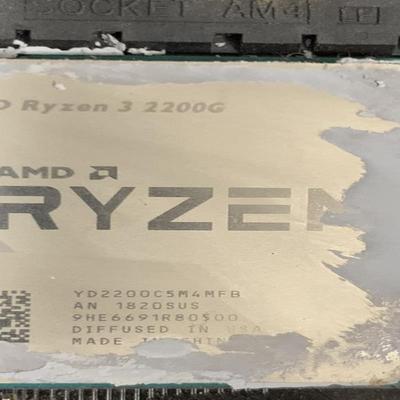 AMD Ryzen 3 2200G 带风扇